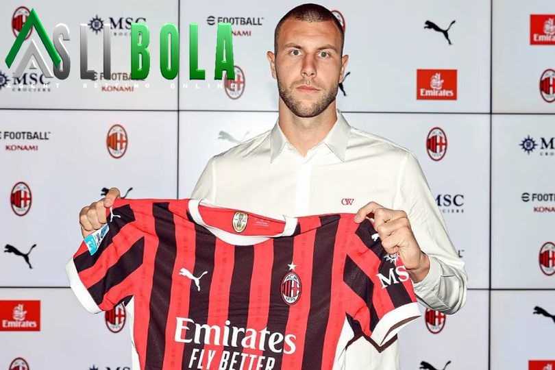 Bek Anyar Milan Ini Jadi Hebat Karena Tiru Legenda Man United