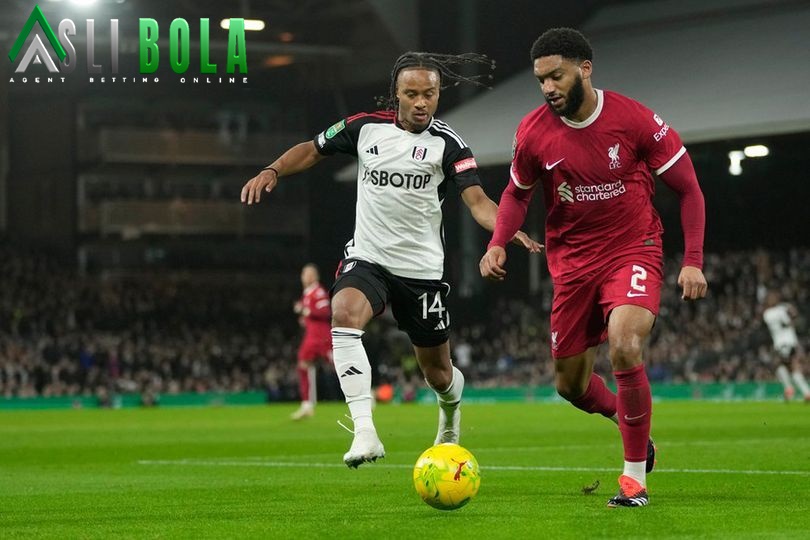 Aston Villa Ramaikan Perburuan Joe Gomez dari Liverpool