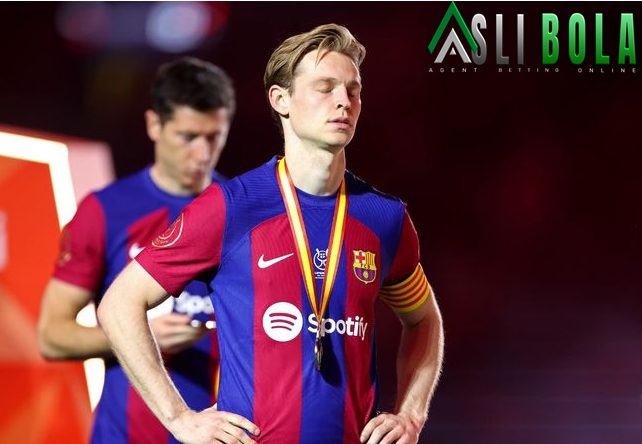 Punya Gaji Tinggi tapi Minim Kontribusi, Frenkie de Jong bakal Dilepas Barcelona dengan Harga Miring