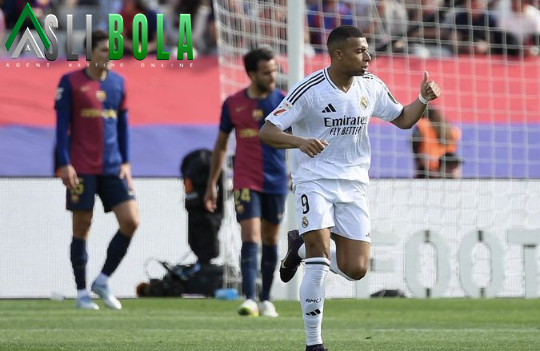 Percuma Hattrick dan Lewati Lewandowski, Mbappe Gagal Selamatkan Real Madrid dari Kekalahan di 'Final' Liga Spanyol Kontra Barcelona