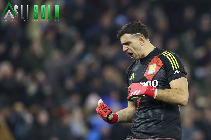 Era Onana di MU Berakhir, Selamat Datang Era Emiliano Martinez?
