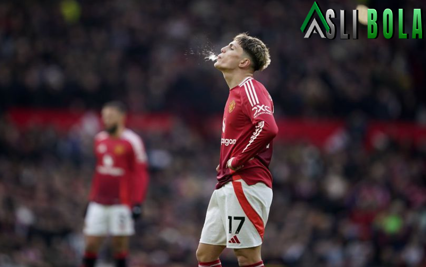 Kacau! Pegang Vape di Studio Tato, Alejandro Garnacho di Ambang Pintu Keluar MU