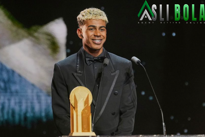 Aksi Tak Terduga Lamine Yamal Usai Ballon d'Or 2025: Traktir Burger untuk Rombongan Barcelona