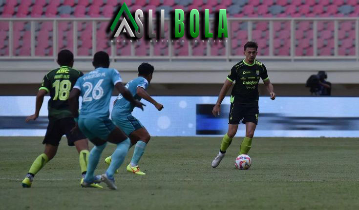 Drama Persib Badung: Sampai Dicium Marc Klok, Saddil Ramdani tak Puas Ketika Diganti pada Menit ke-31