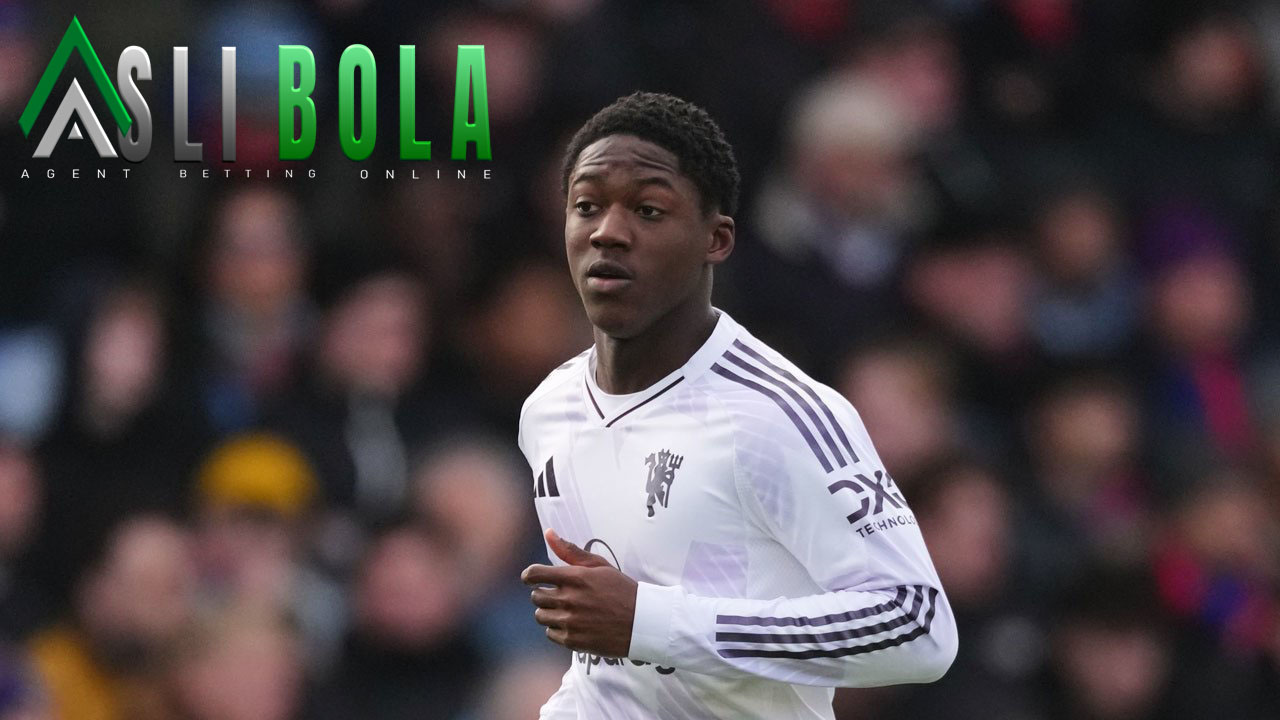 Kobbie Mainoo Sedang Bermain Drama: Kontroversi Kaos di Old Trafford, Kena Kecam Roy Keane!