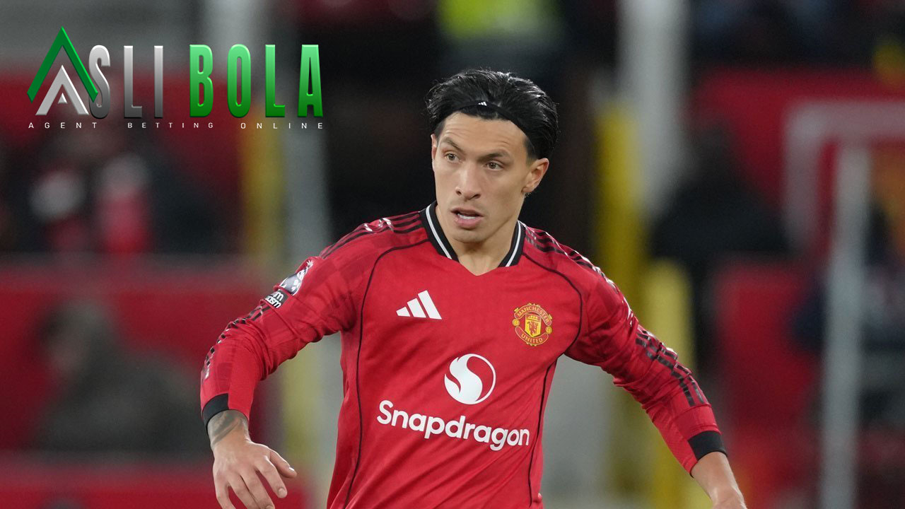 Lisandro Martinez 'Menghilang' di Laga Everton vs MU, Ada Apa Gerangan?