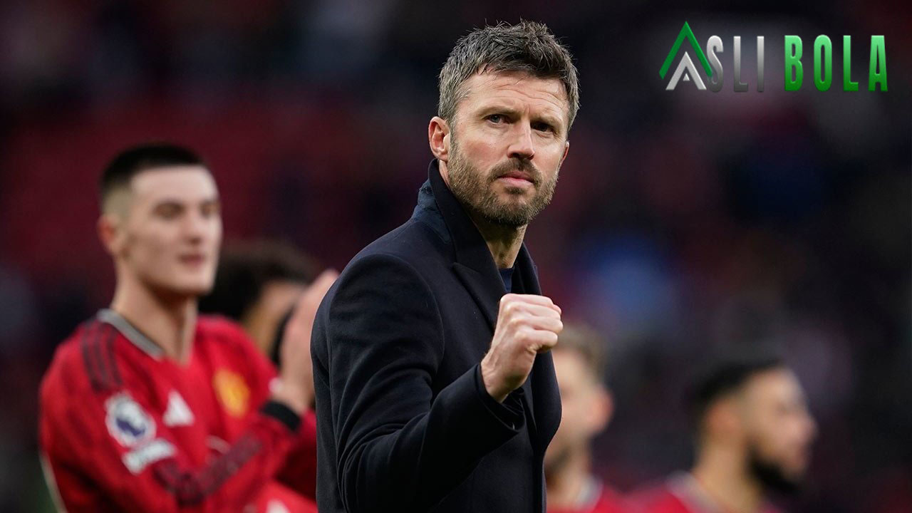 Michael Carrick Beri Sinyal Siap Bertahan Lebih Lama di Manchester United